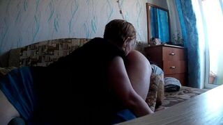 ОТТРАХАЛ МАМКУ ДРУГА В РОТ И ЗАСТАВИЛ ЛИЗАТЬ ПОПУ порно